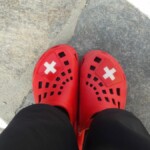 Le sens du détail. A quand des crocs bleu-blanc-rouge dans les Alpes françaises ? ;)