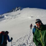 Cyrille juste avant la longue et raide montée de la face nord. Greg et Sam se lancent dedans